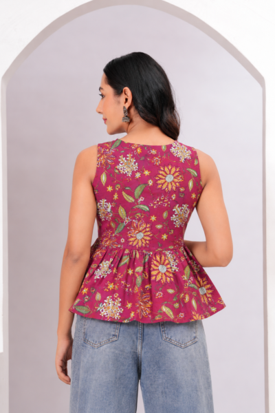 BOLBO Women Maroon Floral Printed Sleeveless V-Neck Peplum Top