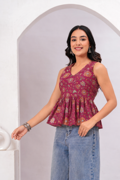 BOLBO Women Maroon Floral Printed Sleeveless V-Neck Peplum Top