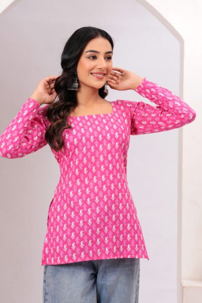 Women Pink Printed Cotton Top with Square Neck and Full Sleeves