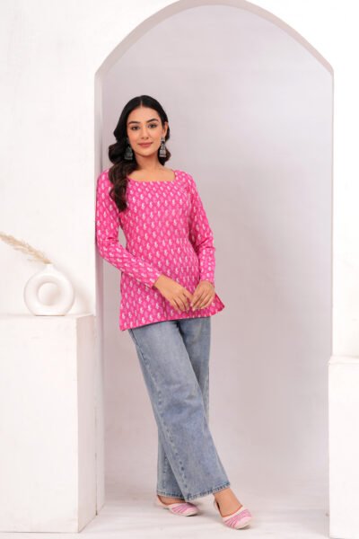 Women Pink Printed Cotton Top with Square Neck and Full Sleeves