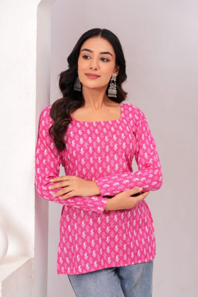 Women Pink Printed Cotton Top with Square Neck and Full Sleeves