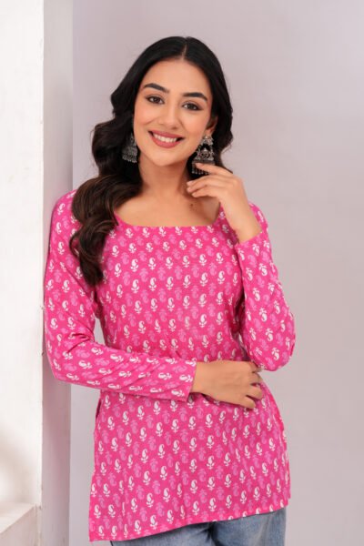 Women Pink Printed Cotton Top with Square Neck and Full Sleeves