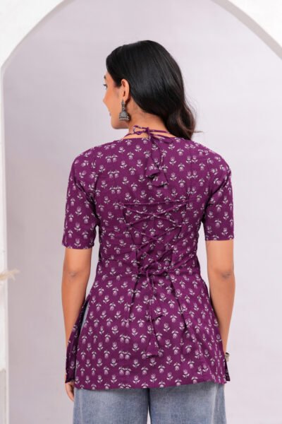 Women Purple Floral Printed Sweetheart Neck Cotton Short Kurti