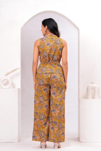 Women Mustard Floral Printed Sleeveless Cotton Co-Ord Set