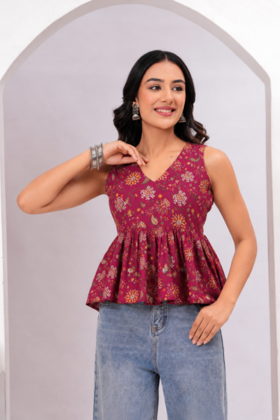BOLBO Women Maroon Floral Printed Sleeveless V-Neck Peplum Top
