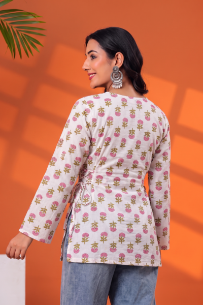 Cream Floral Printed Sweetheart Neck Full Sleeve Short Kurti